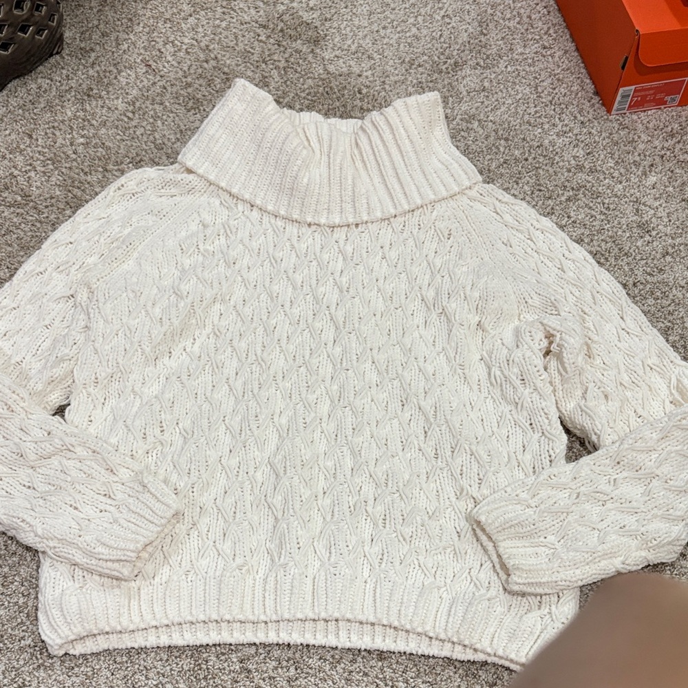 Elegant Cream Cable Knit Turtleneck Sweater